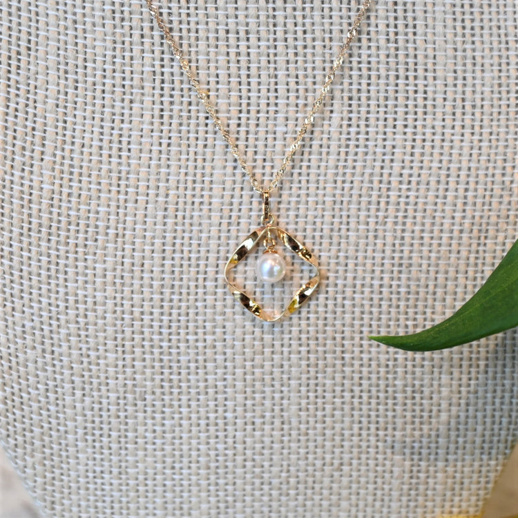 揺れるパールが可愛らしい ネックレス