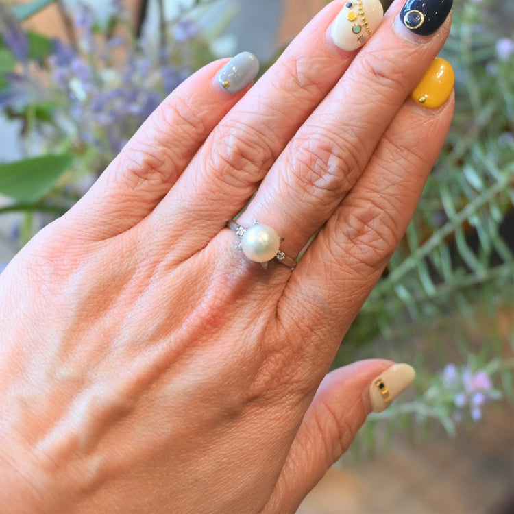 レトロな横顔が可愛い パールリング