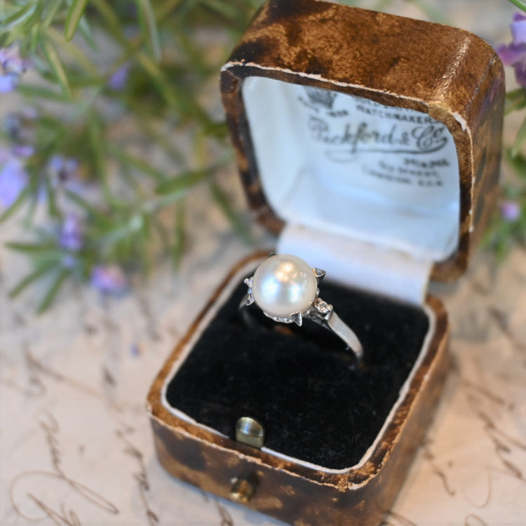 レトロな横顔が可愛い パールリング