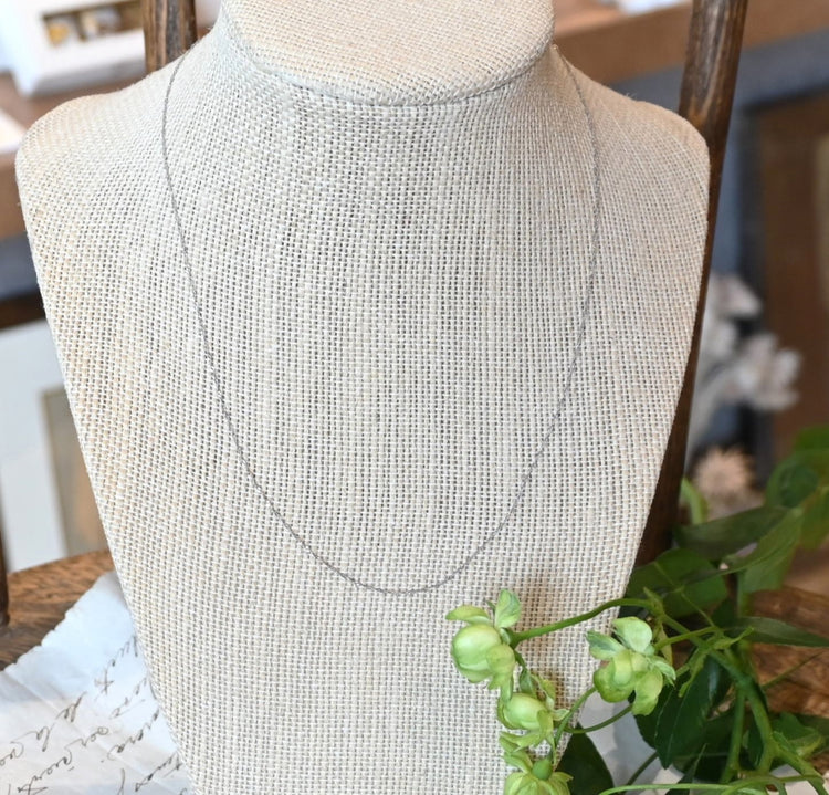 華奢な プラチナスクリューネックレス