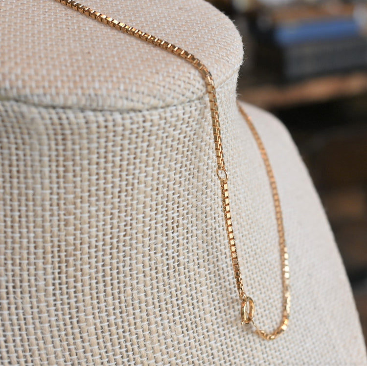 しっかりと幅のある ベネチアンチェーン