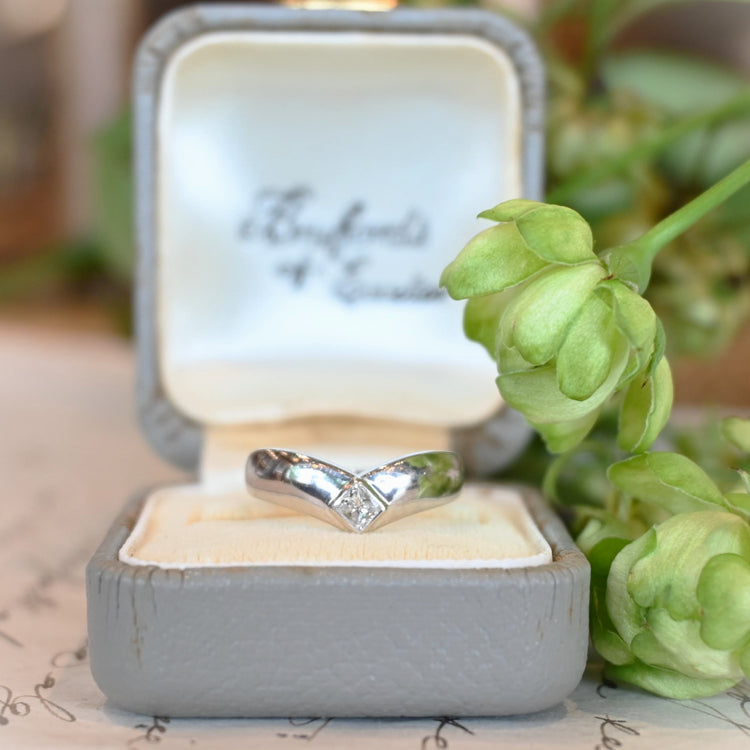 スクエアカットダイヤモンドが美しい リング