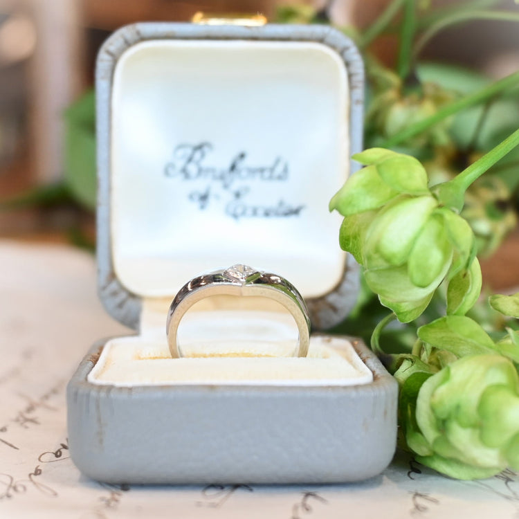 スクエアカットダイヤモンドが美しい リング