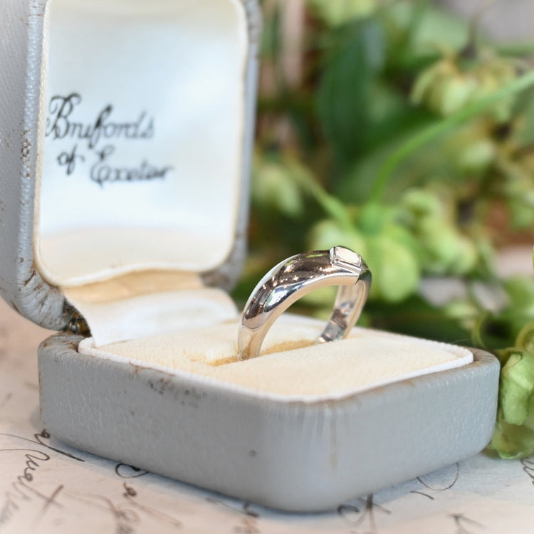 スクエアカットダイヤモンドが美しい リング