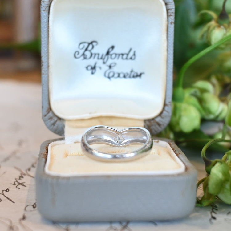 スクエアカットダイヤモンドが美しい リング