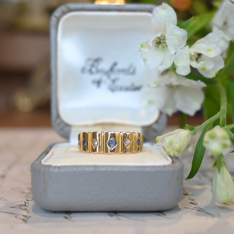 サファイアとダイヤモンドのデザインリング from U.K