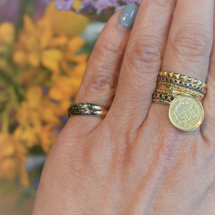 シンプルな 3連リング