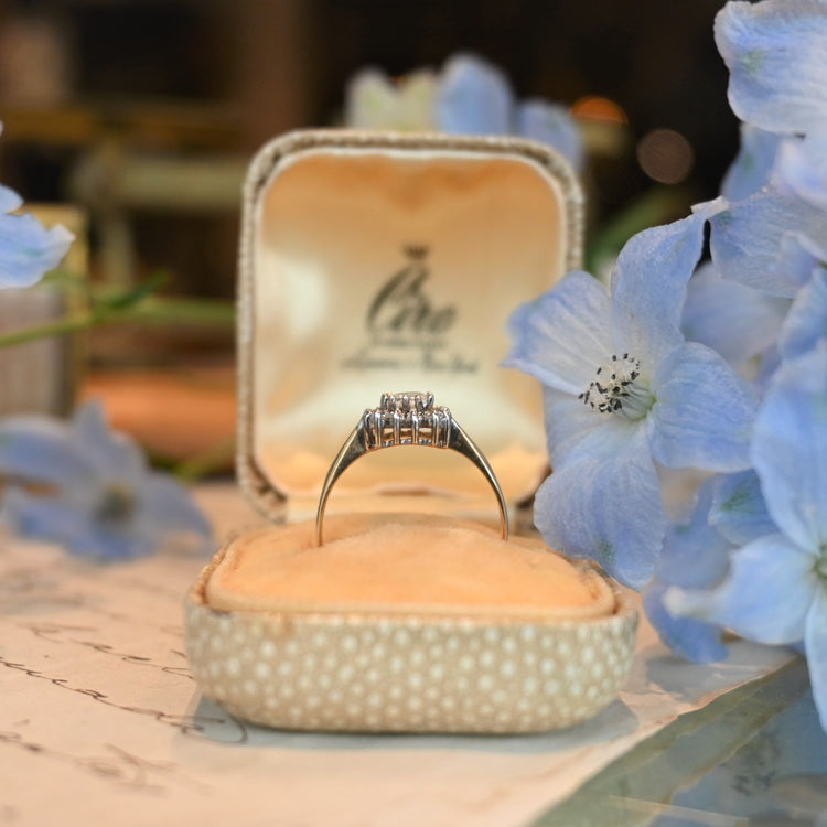 エメラルドカットの美しいホワイトトパーズ リング from UK