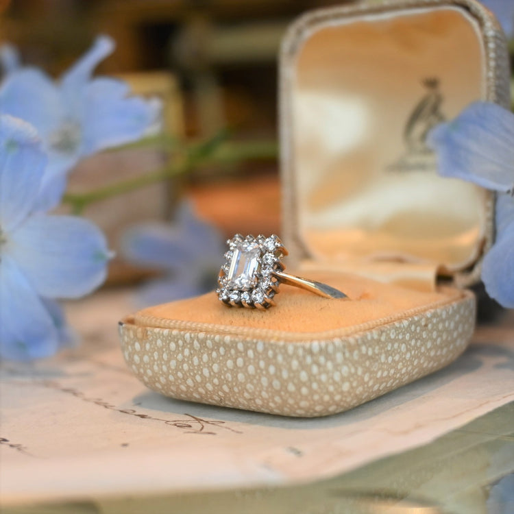 エメラルドカットの美しいホワイトトパーズ リング from UK