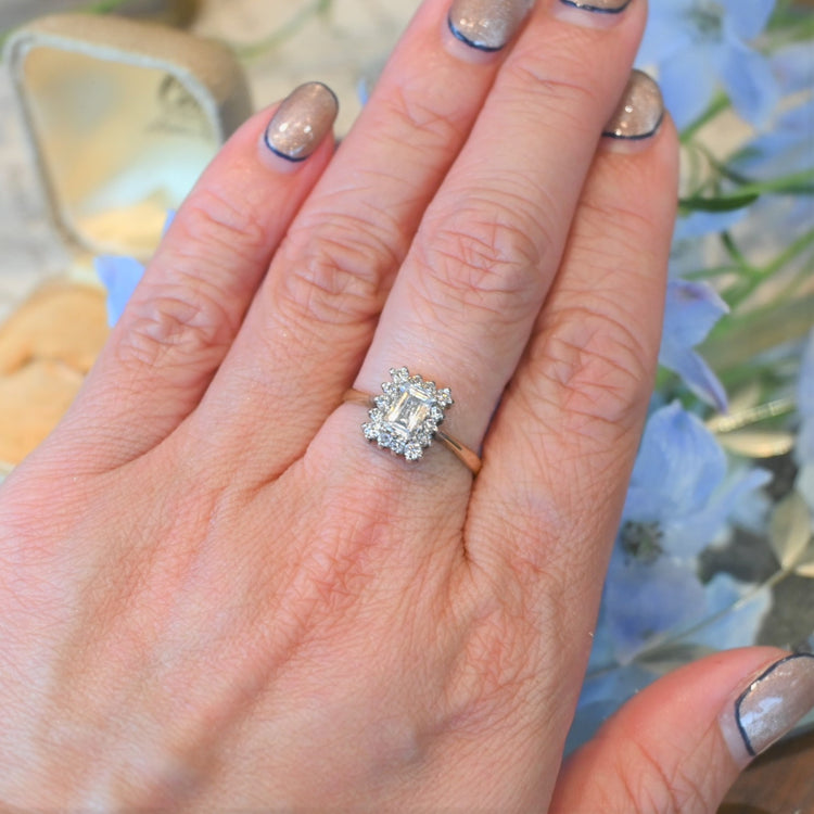 エメラルドカットの美しいホワイトトパーズ リング from UK