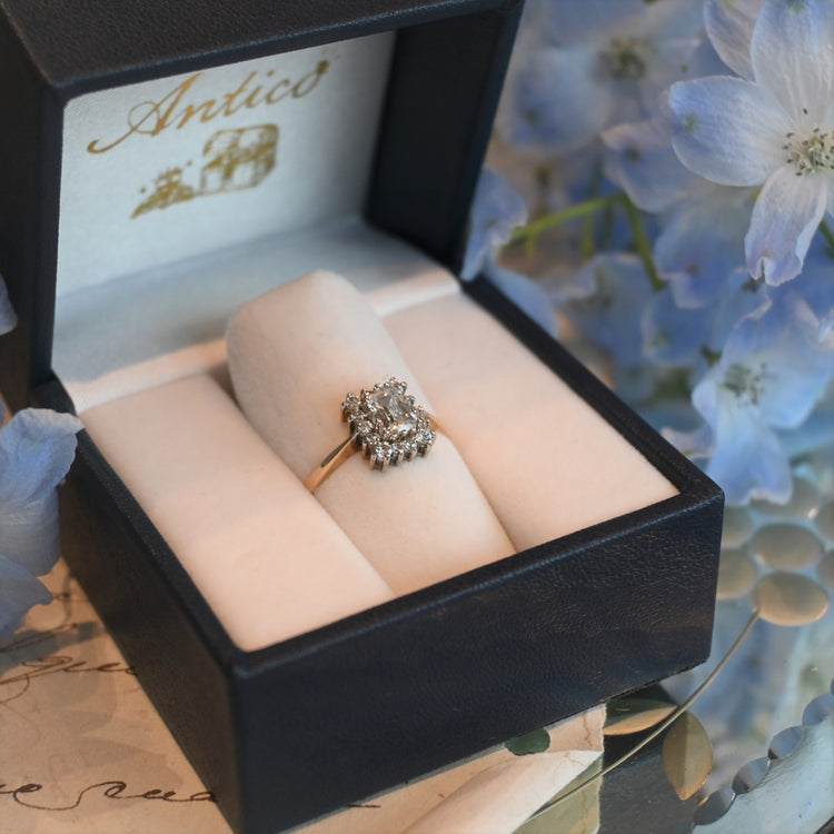 エメラルドカットの美しいホワイトトパーズ リング from UK