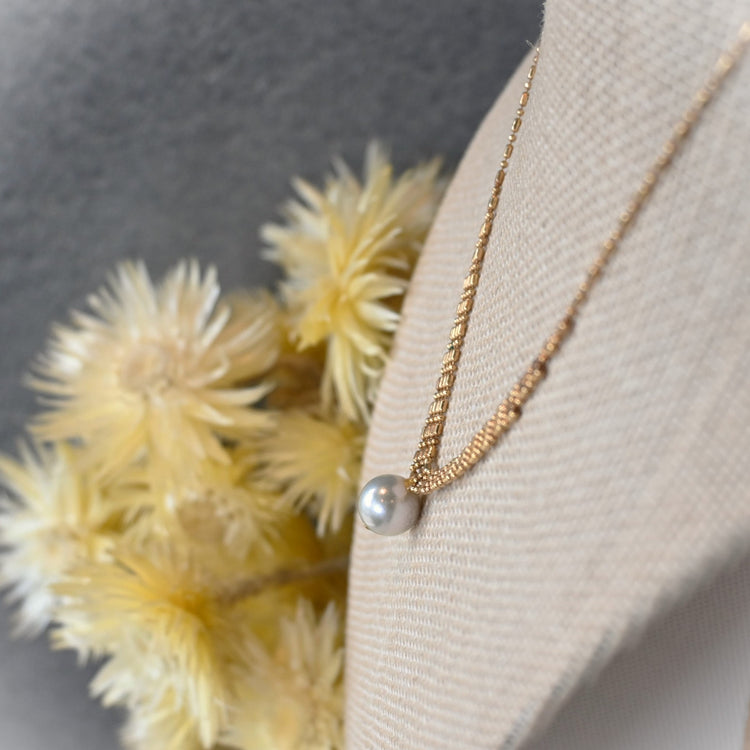 エレガントな パールデザインネックレス