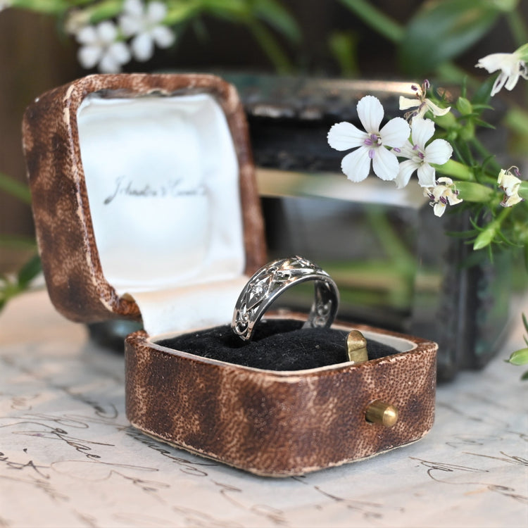 ダイヤモンドが美しい 透かしリング