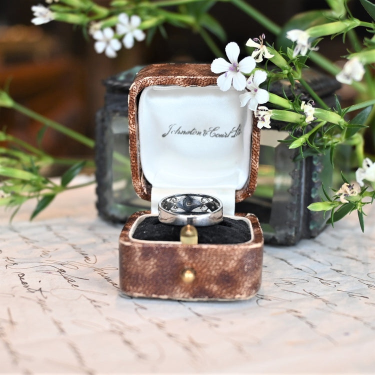 ダイヤモンドが美しい 透かしリング