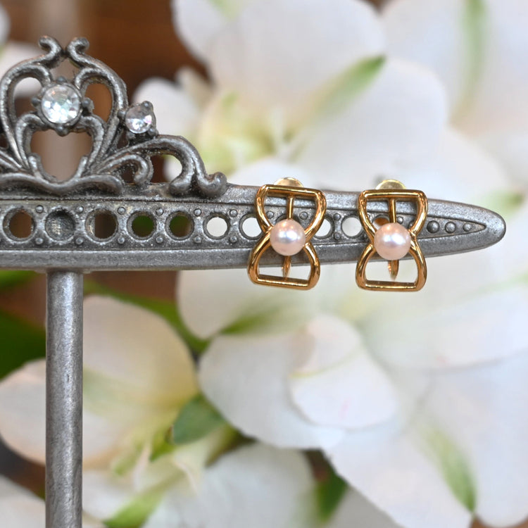 リボンが可愛い パールイヤリング