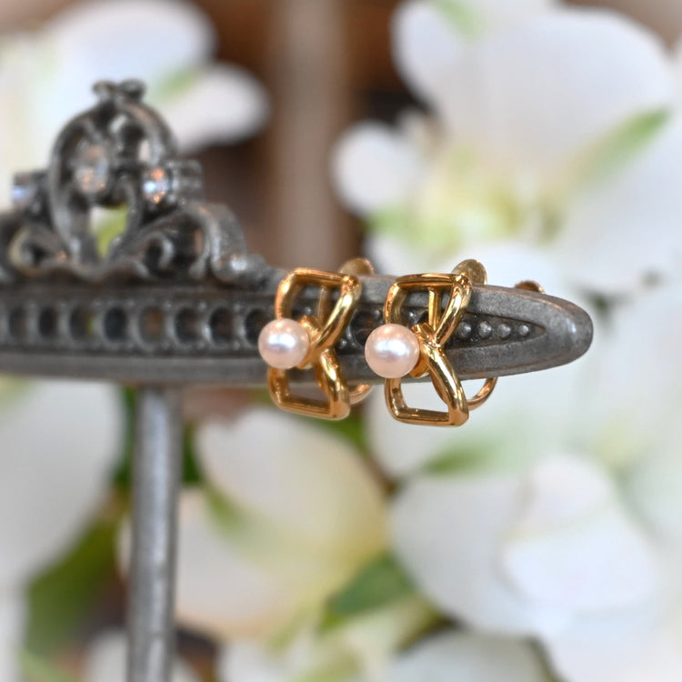 リボンが可愛い パールイヤリング