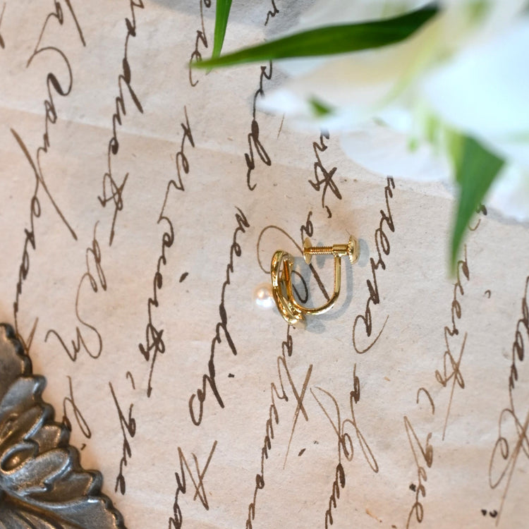 リボンが可愛い パールイヤリング