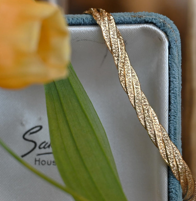 エレガントな 編みブレスレット