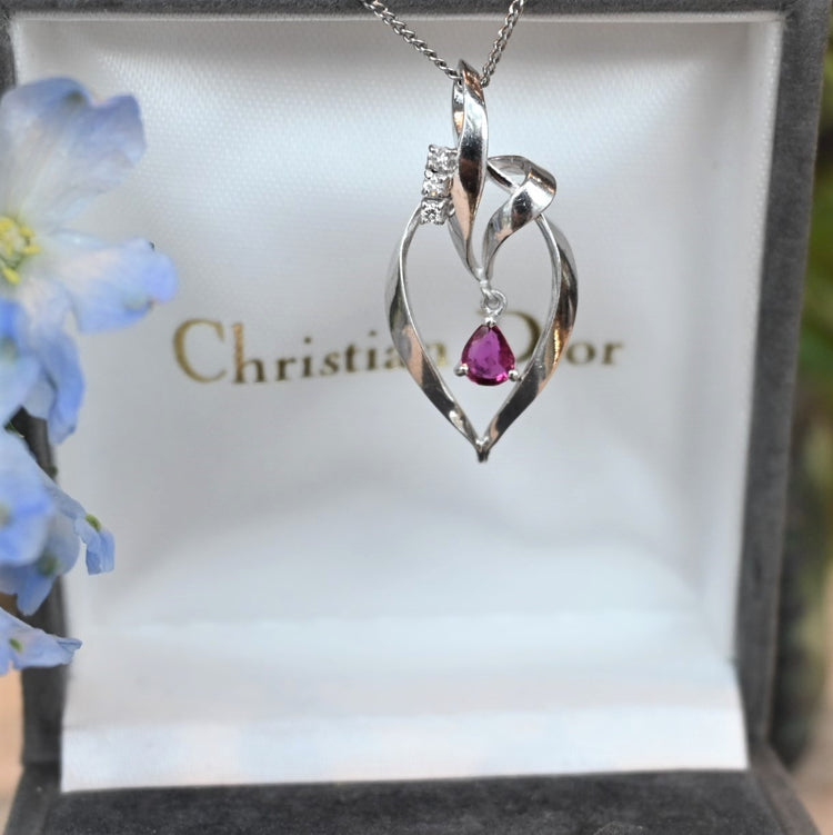 エレガントなルビー トップ