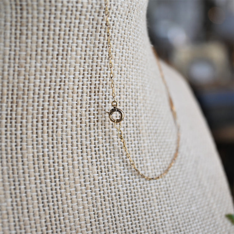 レトロなデザインネックレス