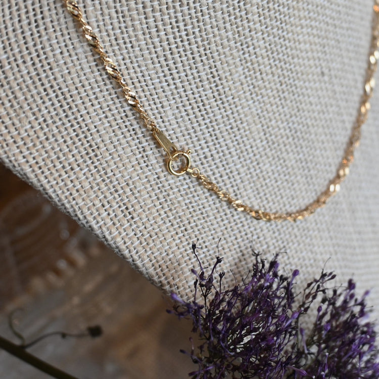 煌めきの美しい スクリューネックレス