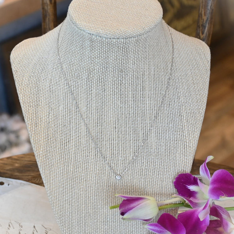 一粒石の可愛らしい ネックレス