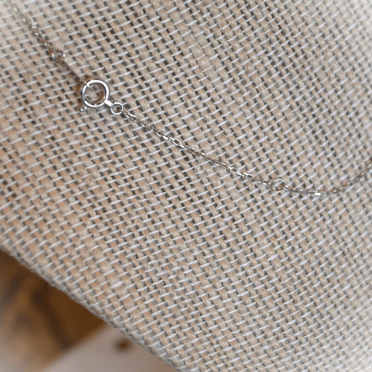 一粒石の可愛らしい ネックレス