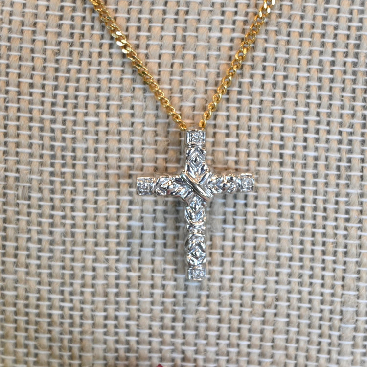 シックなクロスネックレス