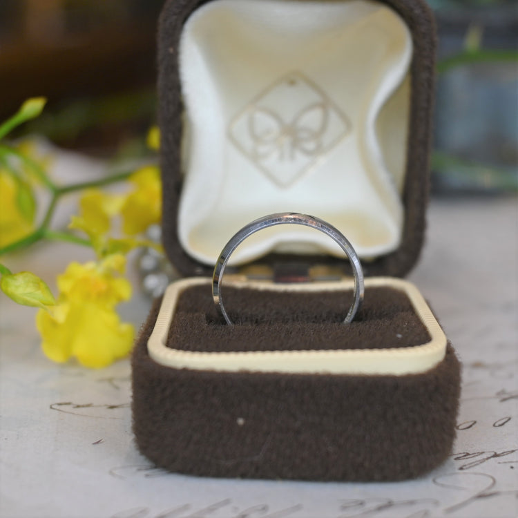 toei crown 彫りがアクセントになった プラチナリング