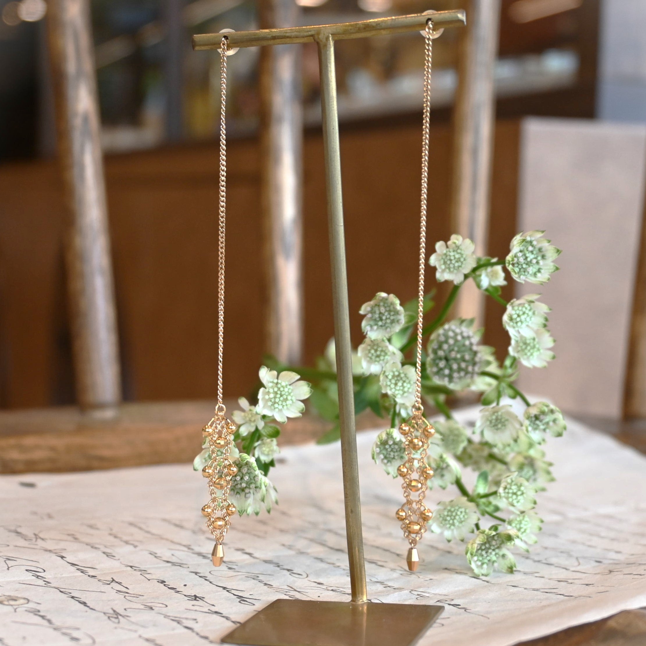 ゴールドパーツ揺れる ロングチェーンピアス | 芦屋Antico