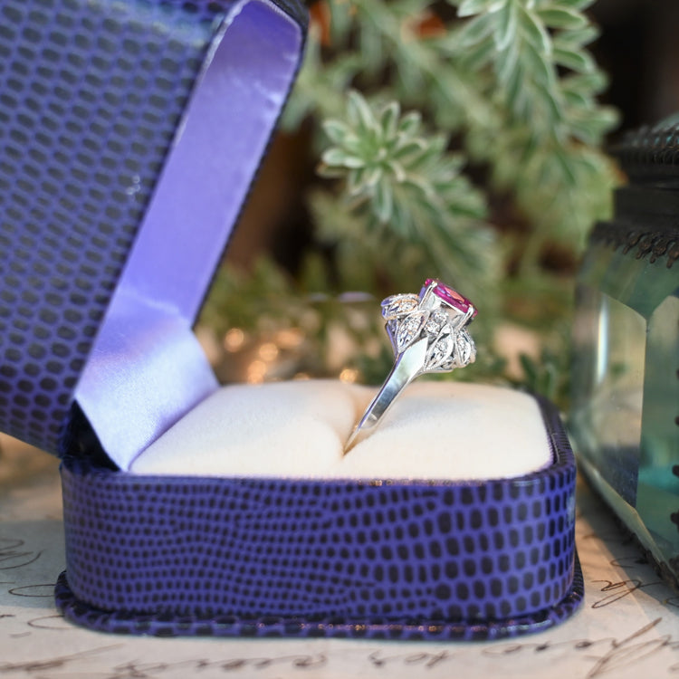 繊細な細工が美しい ルビーリング