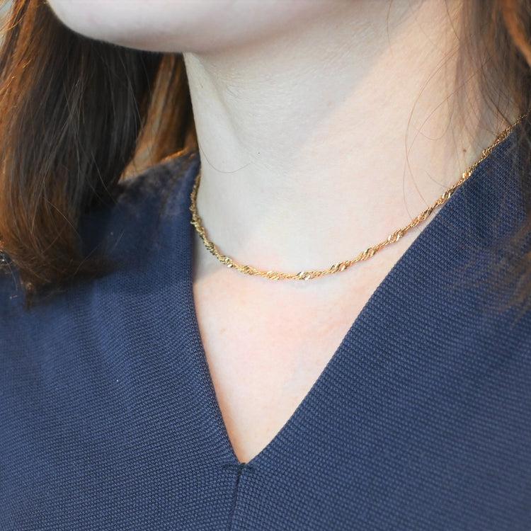 エレガントな スクリューネックレス