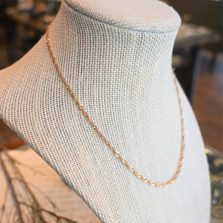 エレガントな スクリューネックレス