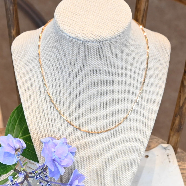 シャープな バーネックレス