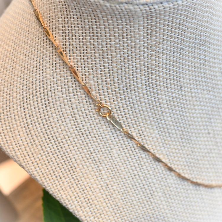 シャープな バーネックレス