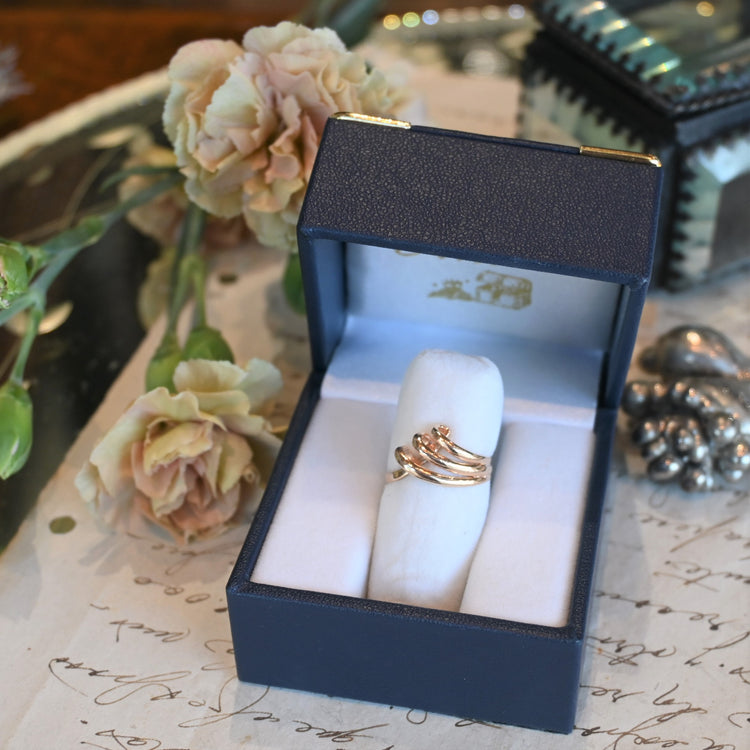 流れるようなラインが優雅な ヴィンテージリング