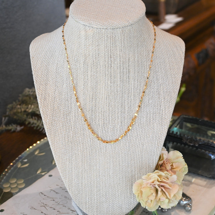 柔らかいゴールドの輝き デザインネックレス