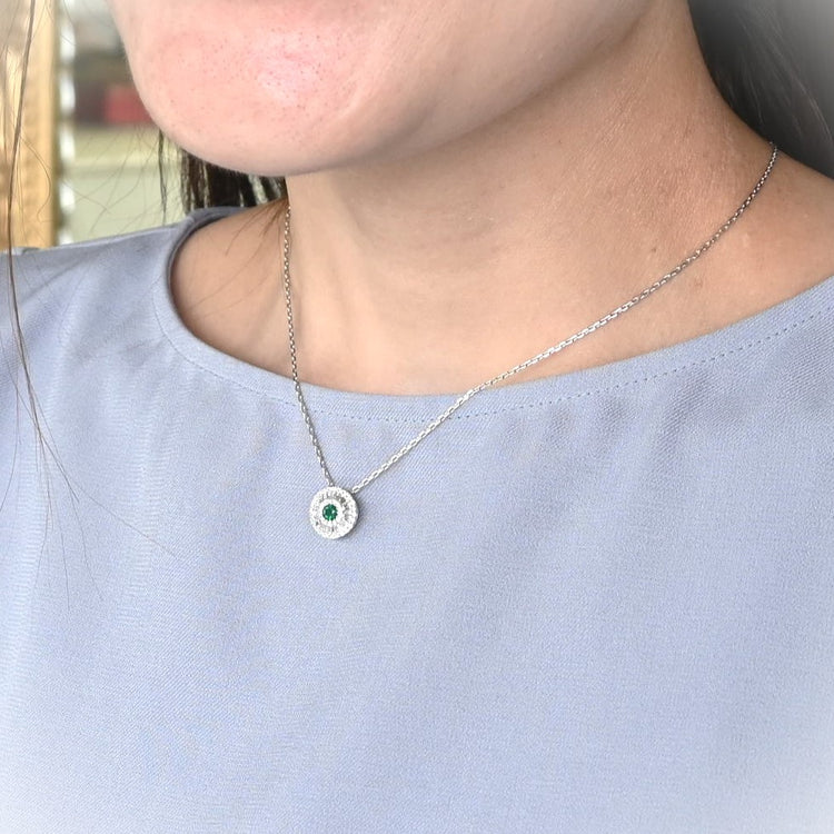 美しいエメラルドトップ ネックレス