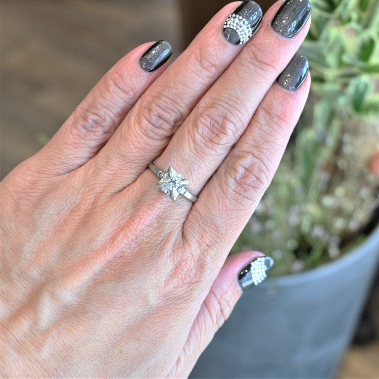 0.28ctダイヤモンド デザインリング