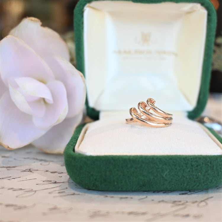 流れるようなラインが優雅な ヴィンテージリング