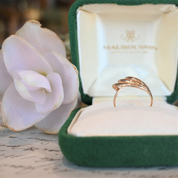 流れるようなラインが優雅な ヴィンテージリング