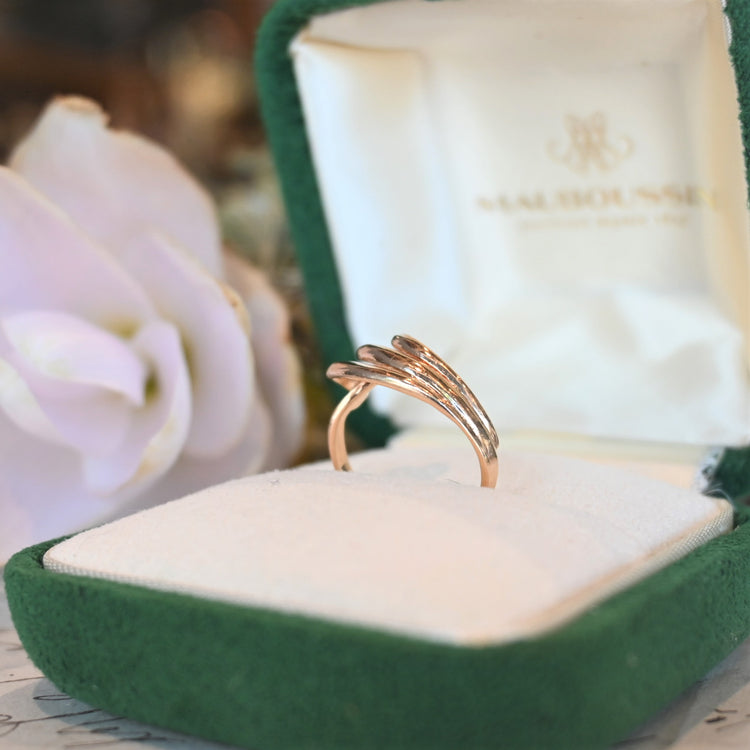 流れるようなラインが優雅な ヴィンテージリング