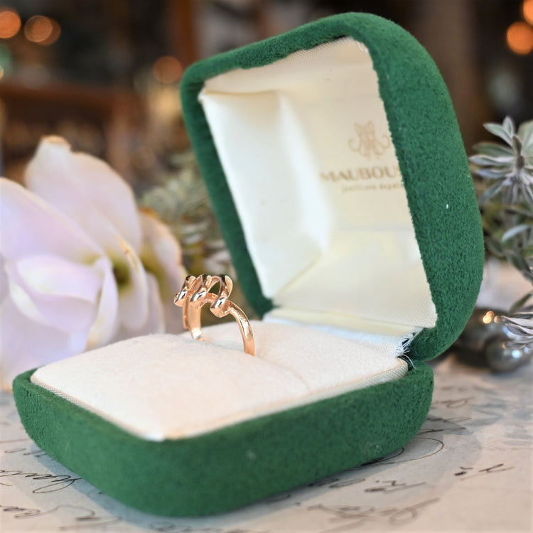 流れるようなラインが優雅な ヴィンテージリング