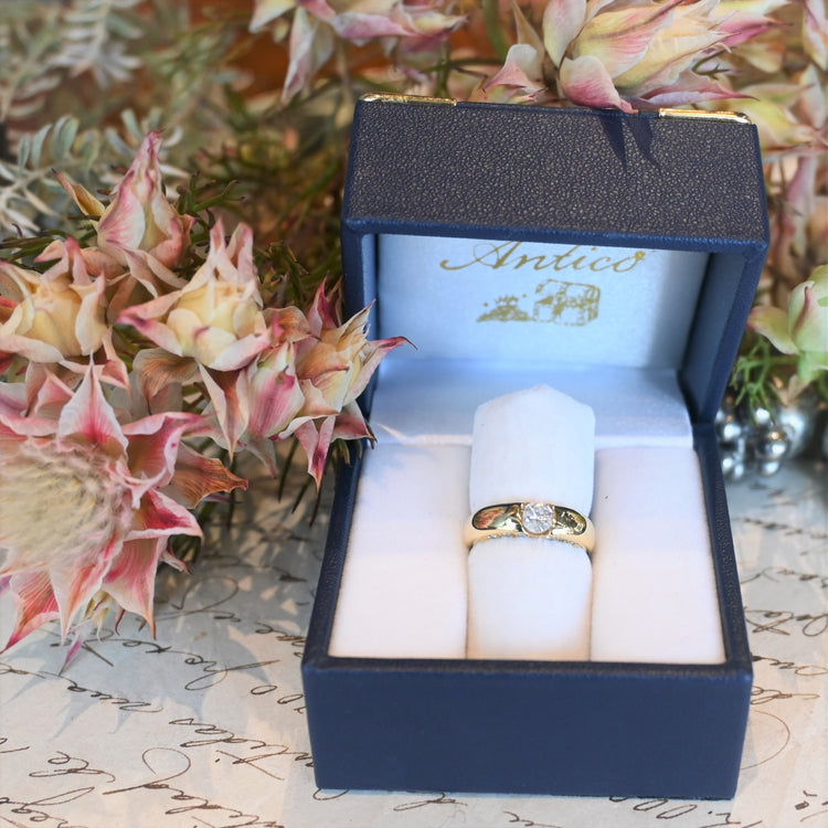 どこから見ても美しい ダイヤモンドリング