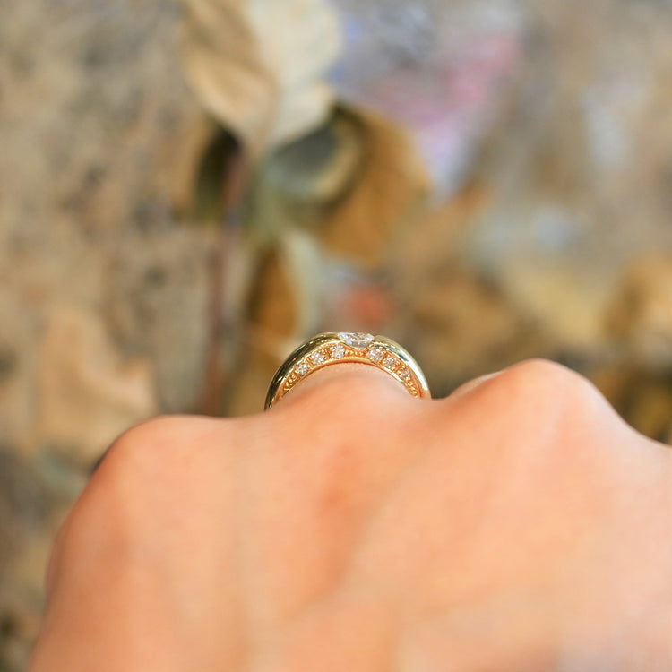 どこから見ても美しい ダイヤモンドリング