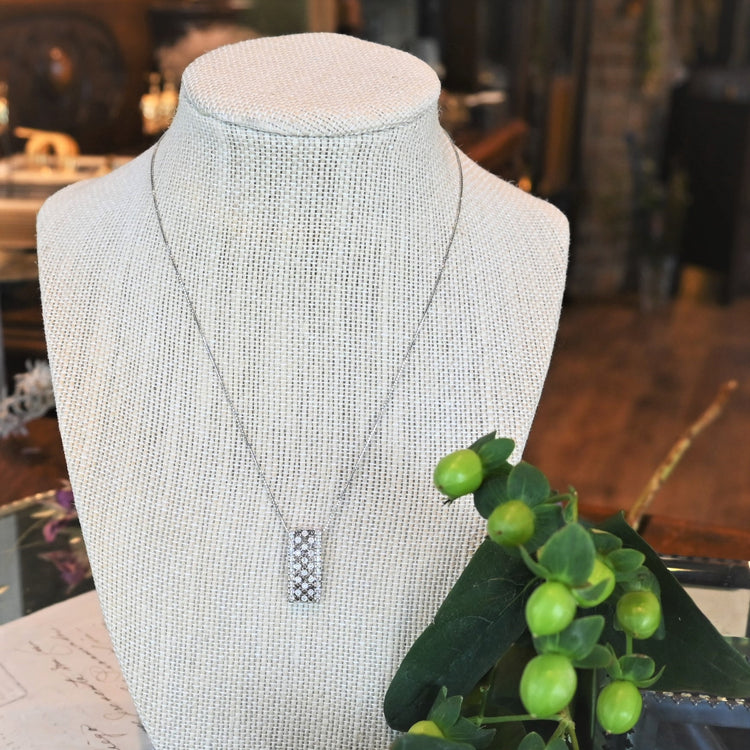 カラーダイヤモンドが美しい ネックレス