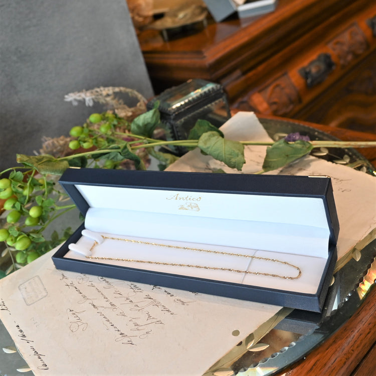 使い勝手の良い スクリューネックレス