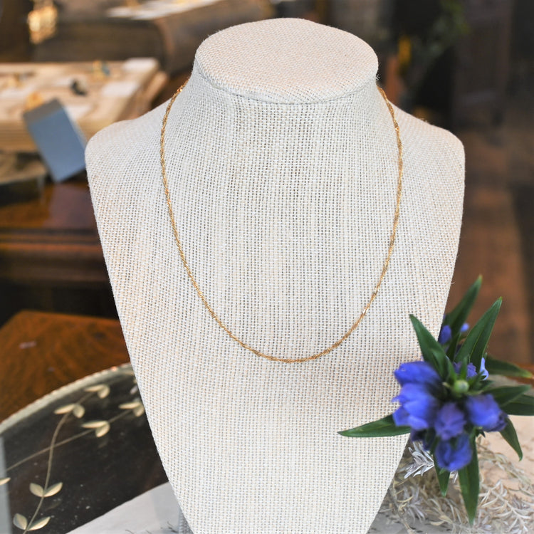 使い勝手の良い スクリューネックレス