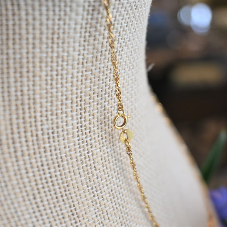 使い勝手の良い スクリューネックレス