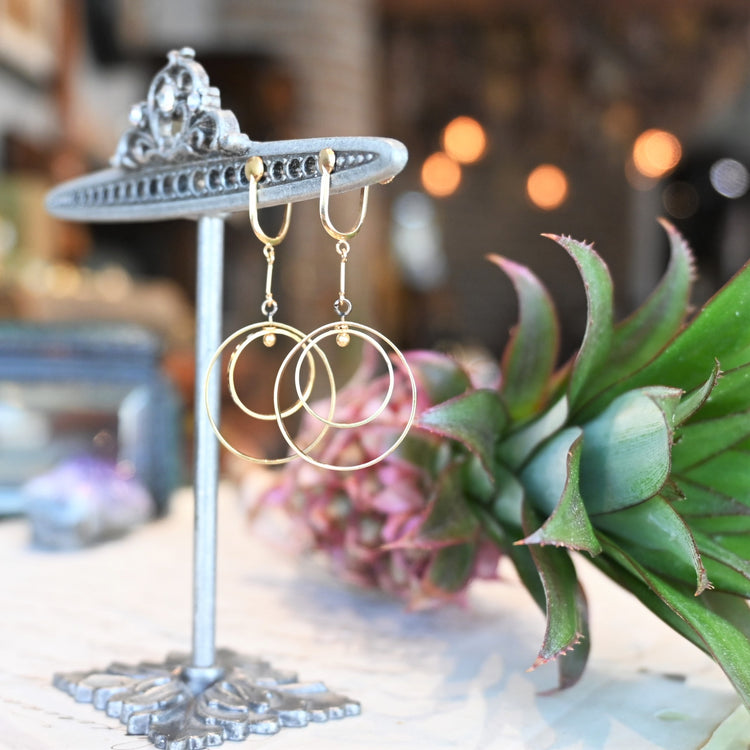 軽い着け心地の サークルイヤリング